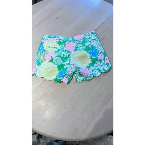 LILLY PULITZER BUTTERCUP SHORT HIBISCUS STROLL SCALLOP TRIM SIZE 0 - Picture 9 of 10